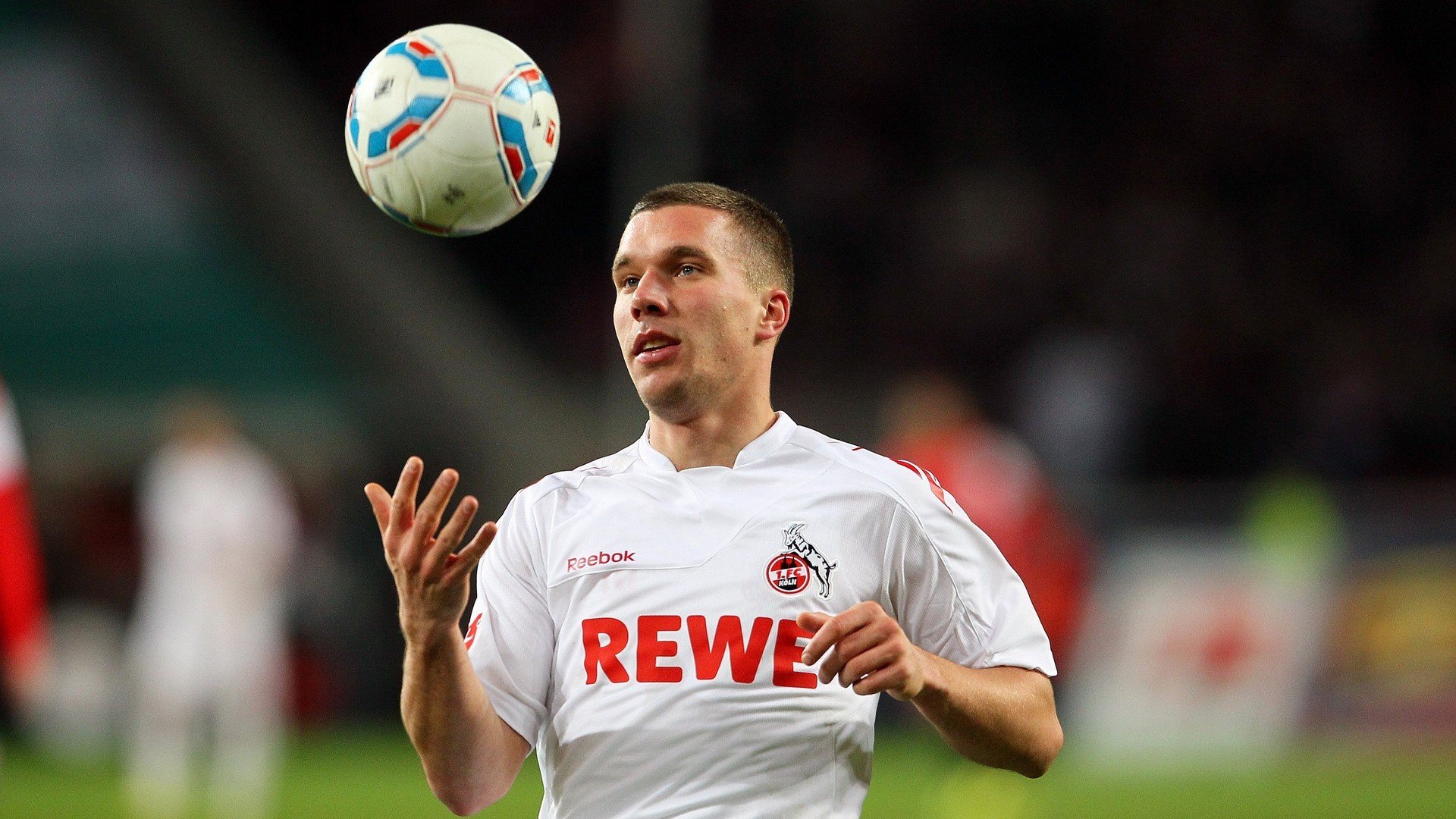 媒体评论:欧冠比赛中最具争议的判罚,欧冠犯规